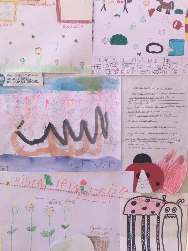 Tekeningen van kinderen over hoe ze de straat willen inrichten